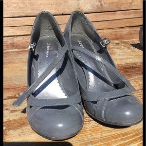 Exhilaration 8 Gray Heels